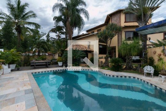 Piscina de casa de condomínio para alugar com 5 quartos, 800m² em Planalto, Belo Horizonte