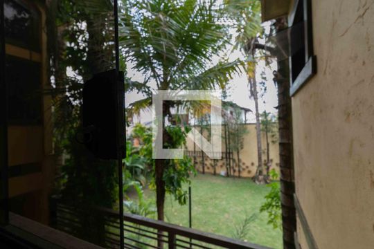 Vista Suite 1 de casa de condomínio para alugar com 5 quartos, 800m² em Planalto, Belo Horizonte