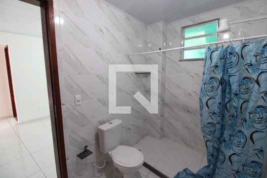 Banheiro de apartamento para alugar com 2 quartos, 50m² em Vila Valqueire, Rio de Janeiro