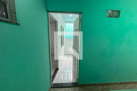 Entrada de apartamento para alugar com 2 quartos, 50m² em Vila Valqueire, Rio de Janeiro