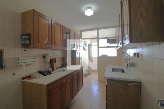 Cozinha de apartamento à venda com 3 quartos, 82m² em Vila Campo Grande, São Paulo