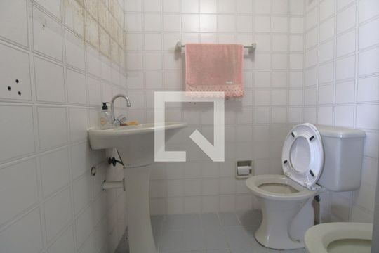 Banheiro comum de apartamento à venda com 3 quartos, 82m² em Vila Campo Grande, São Paulo