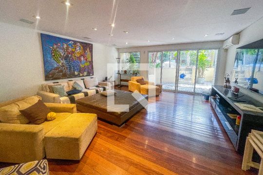 Casa à venda com 4 quartos, 500m² em Sumaré, São Paulo