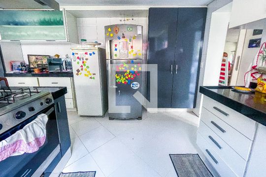 Cozinha de casa à venda com 4 quartos, 500m² em Sumaré, São Paulo