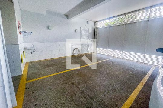 Garagem de casa à venda com 4 quartos, 500m² em Sumaré, São Paulo