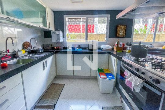 Cozinha de casa à venda com 4 quartos, 500m² em Sumaré, São Paulo