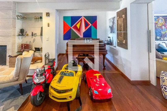 Sala de casa à venda com 4 quartos, 500m² em Sumaré, São Paulo