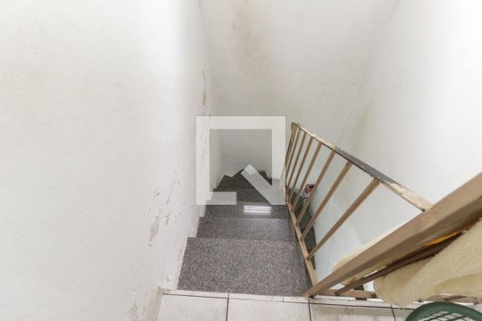 Escada de casa à venda com 2 quartos, 150m² em Vila Carmosina, São Paulo