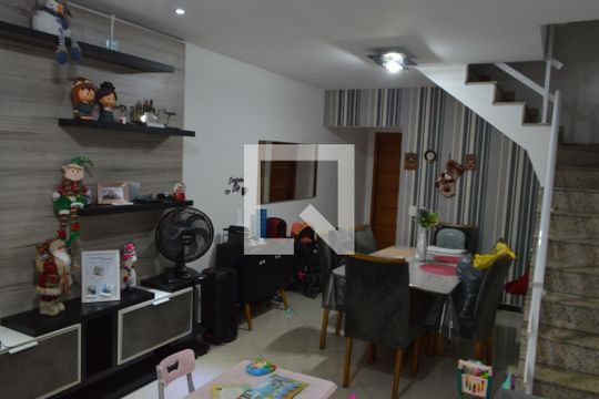 Sala de casa de condomínio à venda com 3 quartos, 182m² em Jacarepaguá, Rio de Janeiro