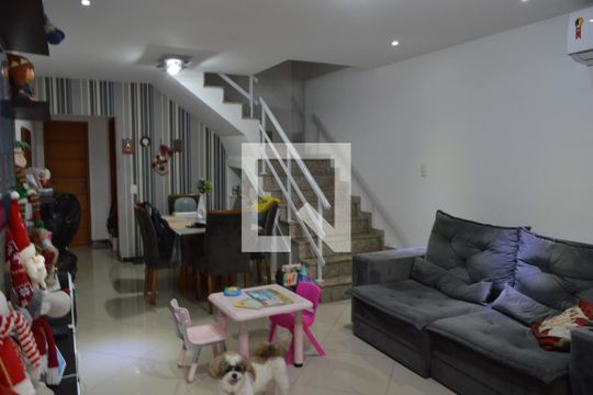 Sala  de casa de condomínio à venda com 3 quartos, 182m² em Jacarepaguá, Rio de Janeiro