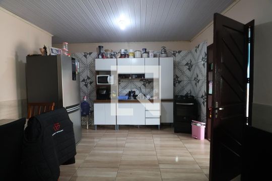 Sala e cozinha de casa à venda com 2 quartos, 80m² em Harmonia, Canoas