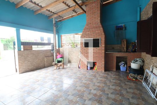 Churrasqueira de casa à venda com 2 quartos, 80m² em Harmonia, Canoas