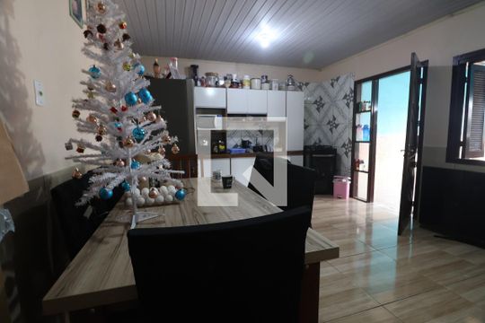 Sala e cozinha de casa à venda com 2 quartos, 80m² em Harmonia, Canoas