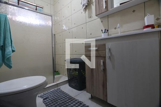 Banheiro de casa à venda com 2 quartos, 80m² em Harmonia, Canoas