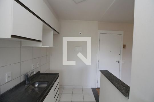 Cozinha de apartamento para alugar com 2 quartos, 48m² em Penha de França, São Paulo