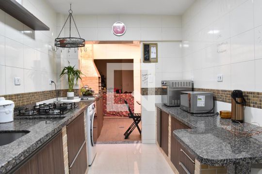 Cozinha de apartamento à venda com 2 quartos, 100m² em Pilarzinho, Curitiba