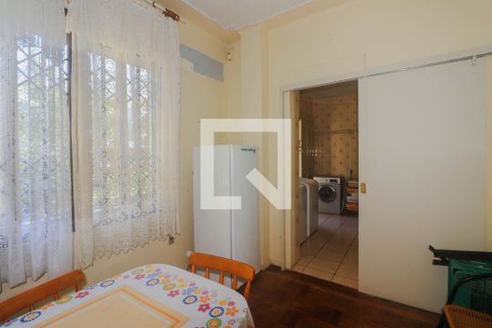 Dispensa de casa à venda com 5 quartos, 442m² em Higienópolis, Porto Alegre