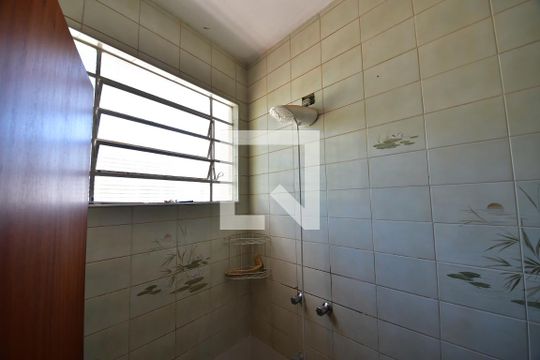 Banheiro 1 de casa para alugar com 3 quartos, 150m² em Cambuí, Campinas