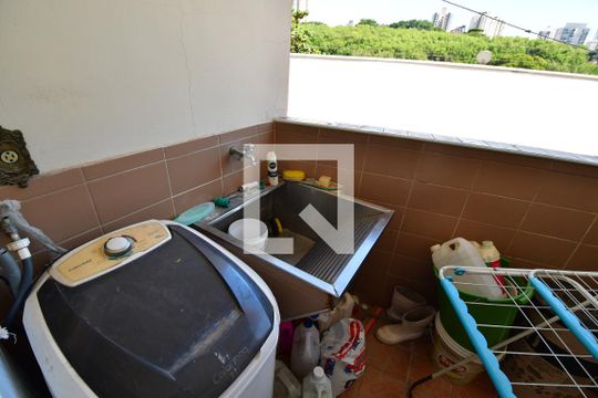 Área de Serviço de casa para alugar com 3 quartos, 150m² em Cambuí, Campinas