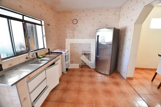 Cozinha de casa para alugar com 3 quartos, 150m² em Cambuí, Campinas