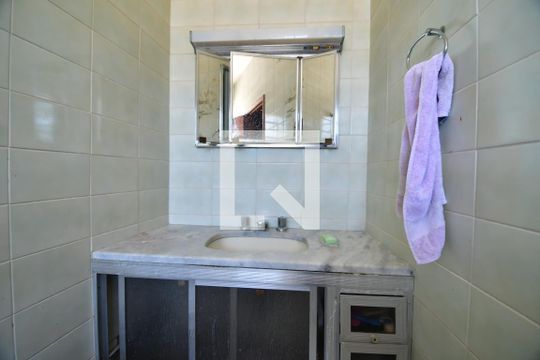 Banheiro 1 de casa para alugar com 3 quartos, 150m² em Cambuí, Campinas
