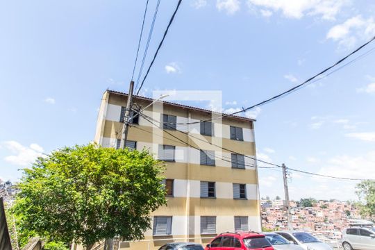 Fachada do bloco de apartamento para alugar com 2 quartos, 50m² em Jardim Maria Beatriz, Carapicuíba