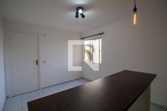 Sala de apartamento para alugar com 2 quartos, 48m² em Jardim Tatiana, Votorantim
