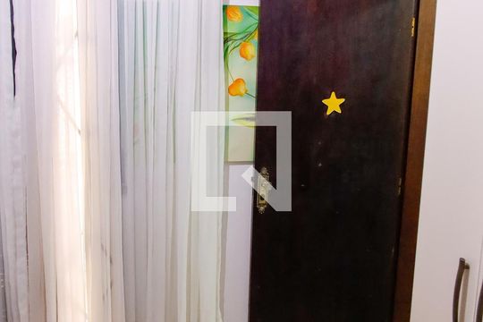 Quarto 2 de casa à venda com 4 quartos, 185m² em Recanto das Rosas, Osasco