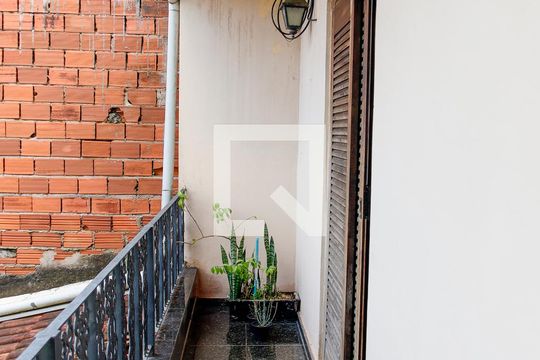 Área Externa de casa à venda com 4 quartos, 185m² em Recanto das Rosas, Osasco