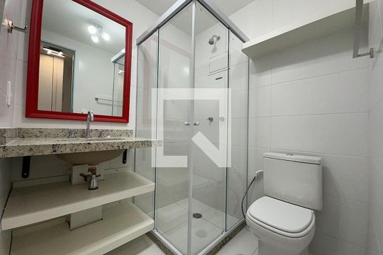 Banheiro de kitnet/studio para alugar com 1 quarto, 32m² em Centro, Rio de Janeiro