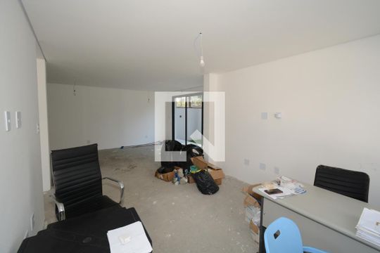 Sala de casa de condomínio à venda com 4 quartos, 350m² em Jardim Prudência, São Paulo