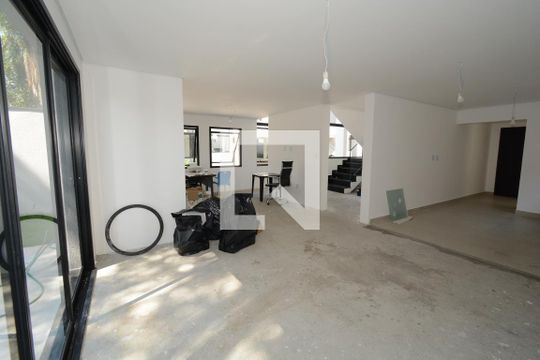 Sala de casa de condomínio à venda com 4 quartos, 350m² em Jardim Prudência, São Paulo