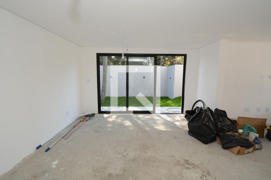 Sala de casa de condomínio à venda com 4 quartos, 350m² em Jardim Prudência, São Paulo