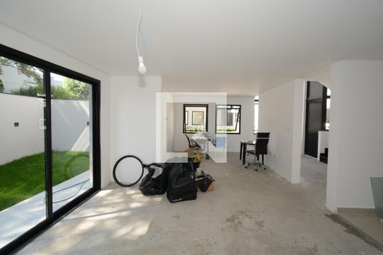 Sala de casa de condomínio à venda com 4 quartos, 350m² em Jardim Prudência, São Paulo