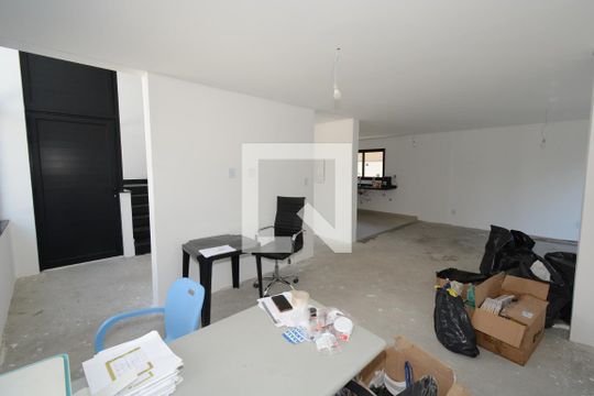 Sala de casa de condomínio à venda com 4 quartos, 350m² em Jardim Prudência, São Paulo