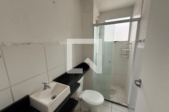 Banheiro de apartamento para alugar com 2 quartos, 42m² em Caxangá, Suzano