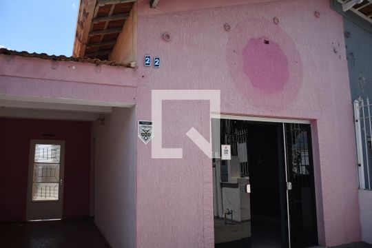 Fachada de casa para alugar com 2 quartos, 120m² em Vila Santana, Sumaré