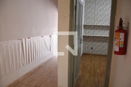 Corredor de casa para alugar com 2 quartos, 120m² em Vila Santana, Sumaré