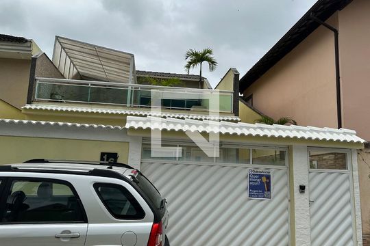 Fachada de casa de condomínio à venda com 3 quartos, 255m² em Vargem Pequena, Rio de Janeiro
