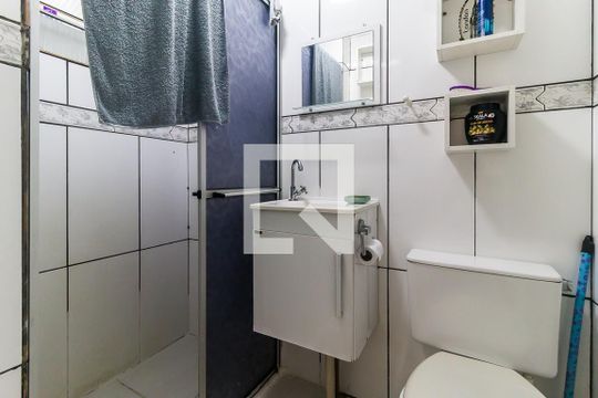 Banheiro de apartamento para alugar com 2 quartos, 52m² em Jardim Itamarati, Poá