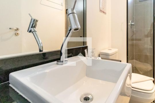 Banheiro de kitnet/studio à venda com 1 quarto, 21m² em Indianópolis, São Paulo