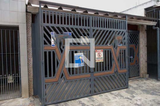 Fachada de casa à venda com 6 quartos, 260m² em Veloso, Osasco