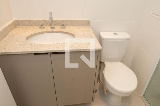 Banheiro de kitnet/studio para alugar com 1 quarto, 26m² em Perdizes, São Paulo