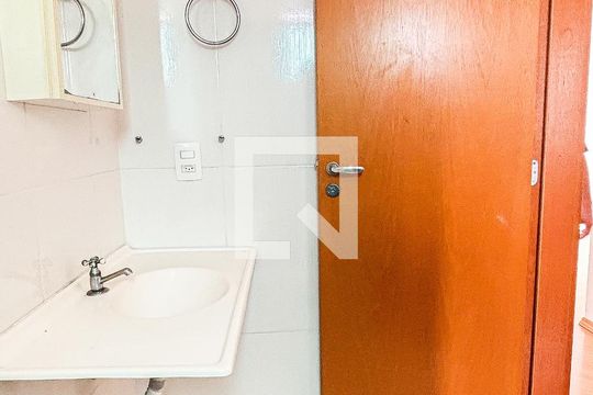 Banheiro de apartamento à venda com 2 quartos, 52m² em Vila Sao Pedro, Santo André