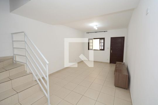 Sala de casa de condomínio para alugar com 2 quartos, 126m² em Vila Joaniza, São Paulo