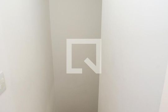 Escada de casa de condomínio para alugar com 2 quartos, 126m² em Vila Joaniza, São Paulo