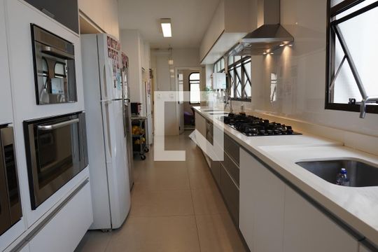 Cozinha de apartamento à venda com 6 quartos, 300m² em Vila Caraguata, São Paulo