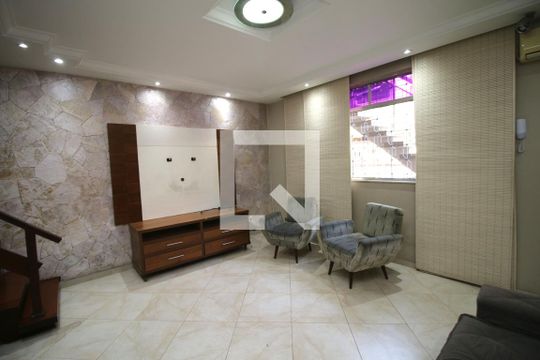 Sala de casa à venda com 4 quartos, 230m² em Olaria, Rio de Janeiro