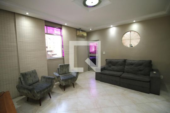 Sala de casa à venda com 4 quartos, 230m² em Olaria, Rio de Janeiro