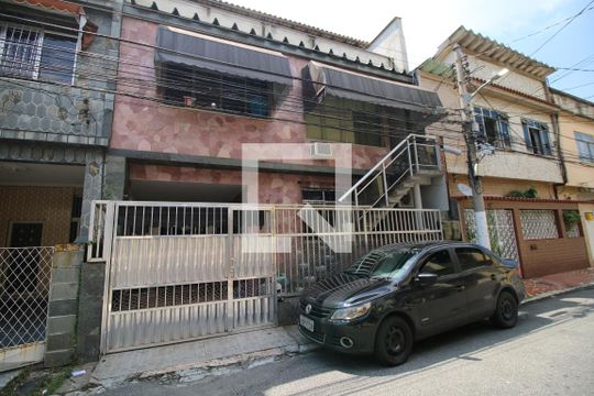 Fachada da casa de casa à venda com 4 quartos, 230m² em Olaria, Rio de Janeiro